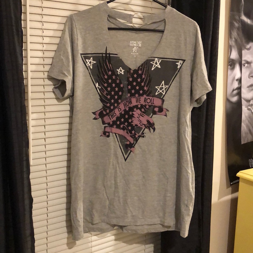 Grey tee shirt with built-in choker